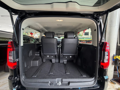 TOYOTA GRANVIA VIP PREMIUM 2022 ម៉ាស៊ូត​