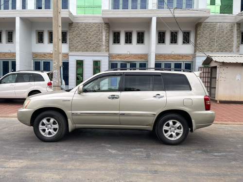Toyota Highlander year 2002 V6 ប៉ុង2 ពណ៌ទឹកមាស