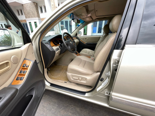 Toyota Highlander year 2002 V6 ប៉ុង2 ពណ៌ទឹកមាស