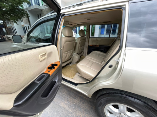 Toyota Highlander year 2002 V6 ប៉ុង2 ពណ៌ទឹកមាស