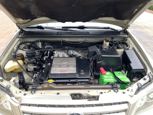 Toyota Highlander year 2002 V6 ប៉ុង2 ពណ៌ទឹកមាស