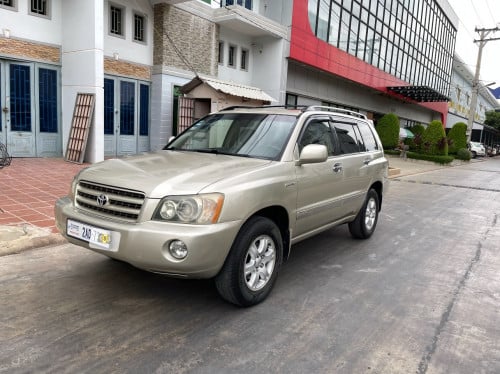 Toyota Highlander year 2002 V6 ប៉ុង2 ពណ៌ទឹកមាស