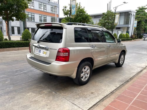 Toyota Highlander year 2002 V6 ប៉ុង2 ពណ៌ទឹកមាស