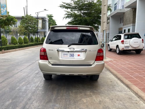 Toyota Highlander year 2002 V6 ប៉ុង2 ពណ៌ទឹកមាស