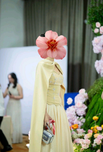 Wedding dress resell