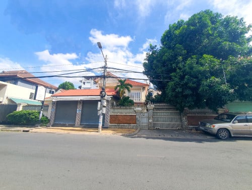 ផ្ទះវីឡាលក់បន្ទាន់ នៅទួលគោក