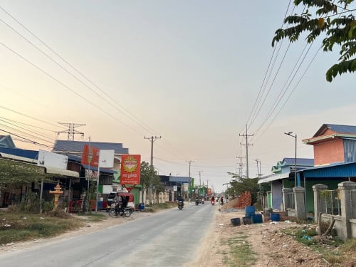 ដីលក់ជាប់ផ្លូវ ៣០ម