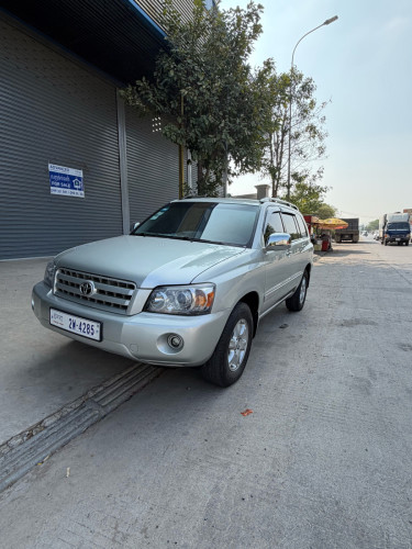 ឆ្នាំ2004V4ប៉ុង1