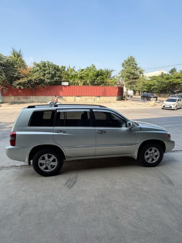 ឆ្នាំ2004V4ប៉ុង1