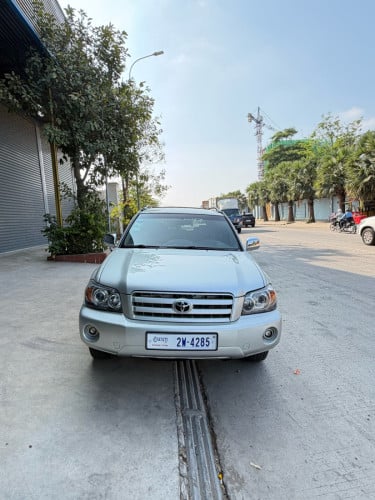 ឆ្នាំ2004V4ប៉ុង1
