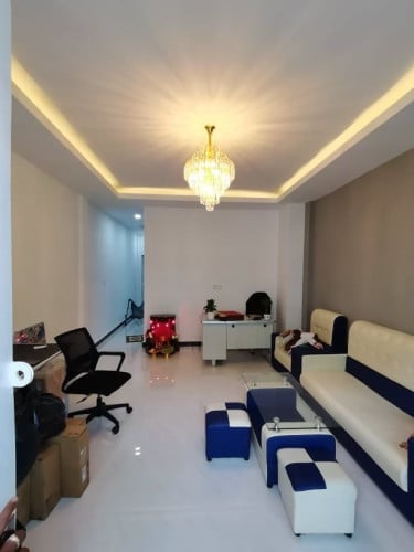 ផ្ទះល្វែង ទួលពង្រ បន្ទប់គេង ២ បន្ទប់ទឹក២ 2xx$ ចចារ