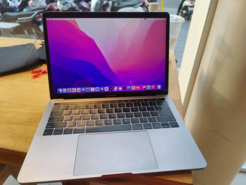 លក់210$ Macbook pro 2017 touch bar