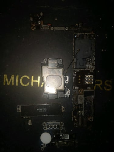 ម៉ាសុីន បូតុងហូម ...របស់ iphone7 64G តំលៃ10$ដាច់
