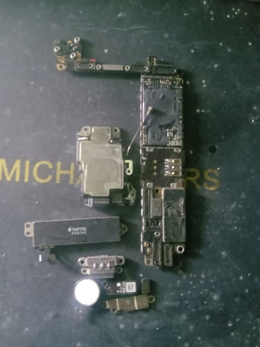 ម៉ាសុីន បូតុងហូម ...របស់ iphone7 64G តំលៃ10$ដាច់
