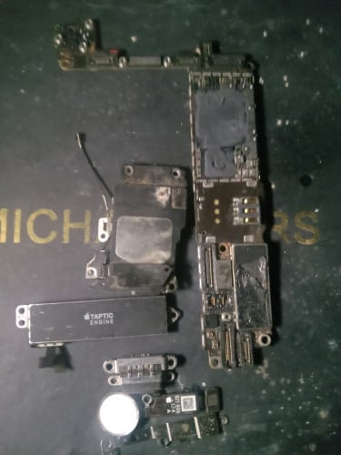 ម៉ាសុីន បូតុងហូម ...របស់ iphone7 64G តំលៃ10$ដាច់