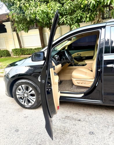 លក់ Kia Carnival ឆ្នាំ​ 2020 Full Option