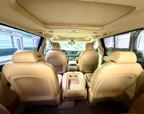 លក់ Kia Carnival ឆ្នាំ​ 2020 Full Option