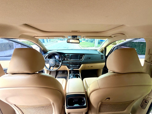 លក់ Kia Carnival ឆ្នាំ​ 2020 Full Option