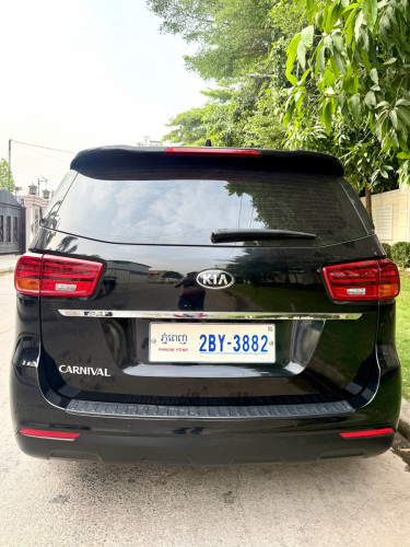 លក់ Kia Carnival ឆ្នាំ​ 2020 Full Option