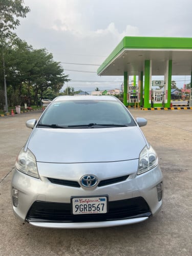 Toyota Prius 2012 Option 3 ឡានថ្មី ក្រដាស់ពន្ធ ប្រភេទលំដាប់មេឡាន ថ្មីខ្លាំង