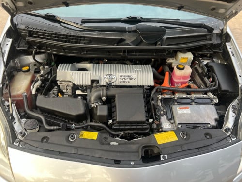 Toyota Prius 2012 Option 3 ឡានថ្មី ក្រដាស់ពន្ធ ប្រភេទលំដាប់មេឡាន ថ្មីខ្លាំង
