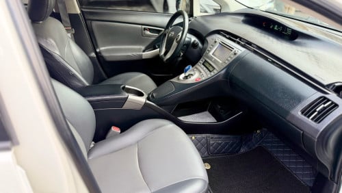 2014 Prius option4