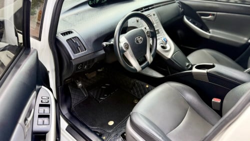 2014 Prius option4
