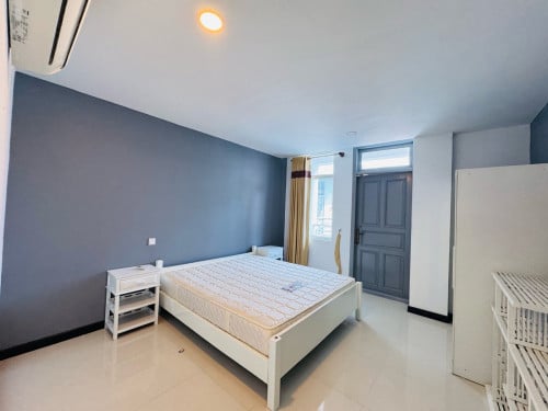 3 Bedrooms For Rent in Doun Penh Area Close to BKK1 and Wat Phnom.