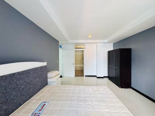 3 Bedrooms For Rent in Doun Penh Area Close to BKK1 and Wat Phnom.