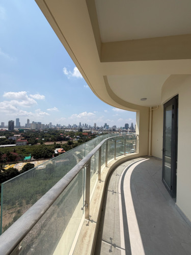 3 bedrooms one unit left/ 3 បន្ទប់គេង 1 unit ចុងក្រោយ