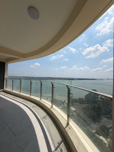 3 bedrooms one unit left/ 3 បន្ទប់គេង 1 unit ចុងក្រោយ