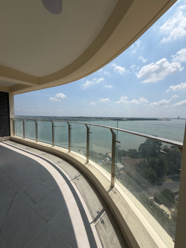 3 bedrooms one unit left/ 3 បន្ទប់គេង 1 unit ចុងក្រោយ