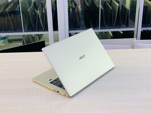 Acer Swift SF114-33 14”FHD Key Light