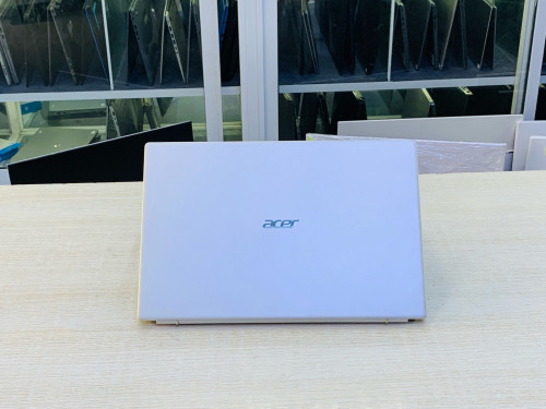 Acer Swift SF114-33 14”FHD Key Light