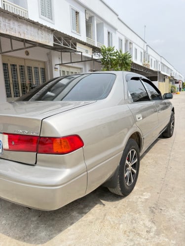 Camry LE