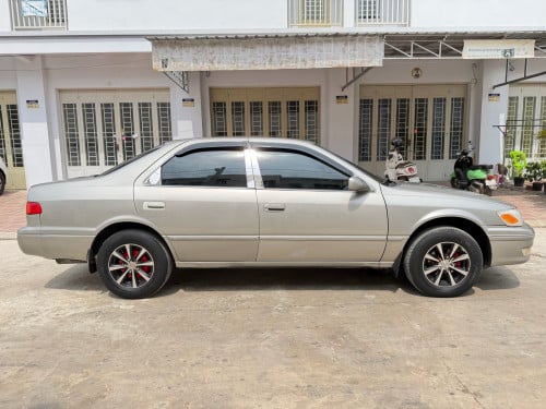 Camry LE