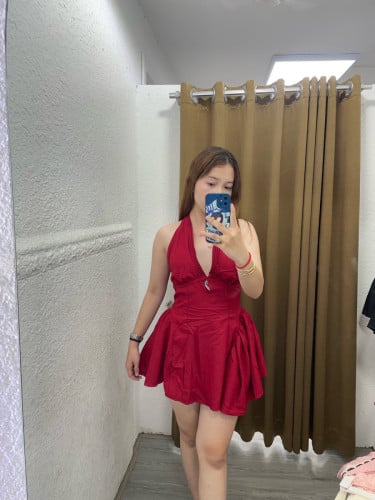 Dress 👗 (ថ្មី)សម្រាប់ពាក់ចូលរួមកម្មវិធីខួបកំណេីត ឬ ជប់លៀង