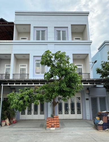 Flat House