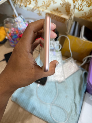 IPhone 8 Plus 64GB សាណុំហ្សុីនទាំងអស់