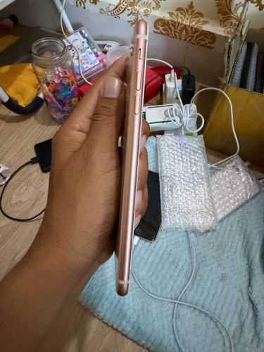 IPhone 8 Plus 64GB សាណុំហ្សុីនទាំងអស់