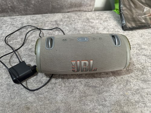 JBL xtrem3 មួយតឹកស្អាតនៅមានប្រអប់មួយសេត ឆ្នាំងសាកសុីន ខ្សែស្ពាយសុីន95%