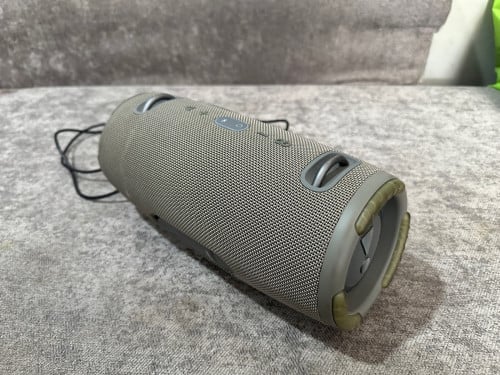 JBL xtrem3 មួយតឹកស្អាតនៅមានប្រអប់មួយសេត ឆ្នាំងសាកសុីន ខ្សែស្ពាយសុីន95%