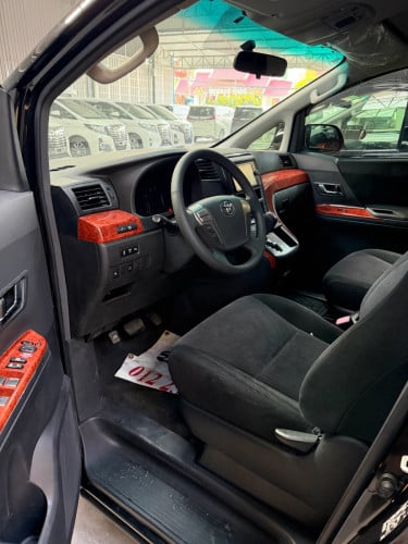 Toyota Alphard 2013