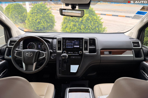 TOYOTA GRANVIA VIP Class 2023