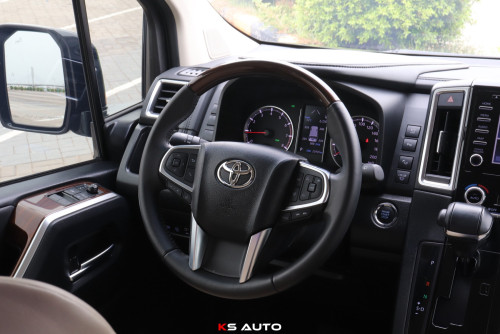 TOYOTA GRANVIA VIP Class 2023