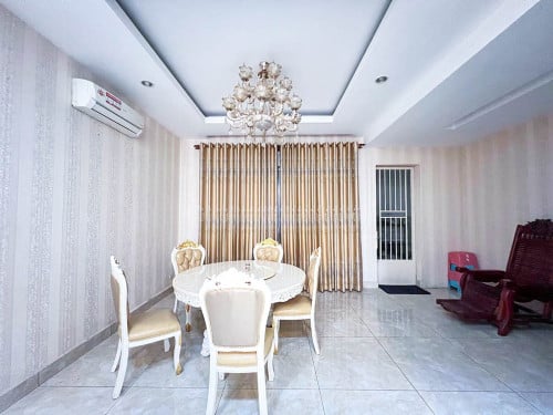 Twin Villa with 4 Bedrooms for Rent Near NISC, St. 2004