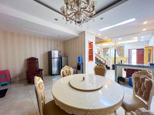 Twin Villa with 4 Bedrooms for Rent Near NISC, St. 2004