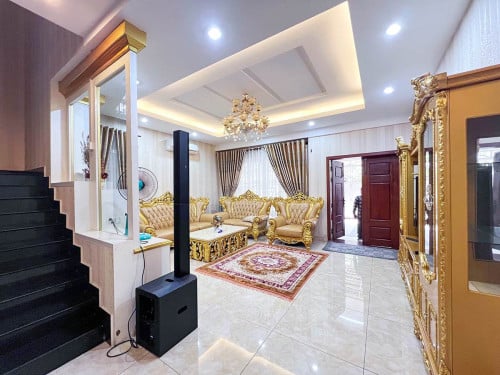 Twin Villa with 4 Bedrooms for Rent Near NISC, St. 2004