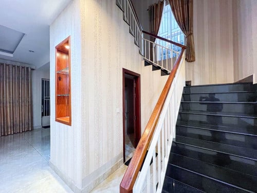 Twin Villa with 4 Bedrooms for Rent Near NISC, St. 2004