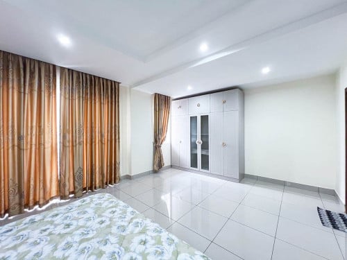 Twin Villa with 4 Bedrooms for Rent Near NISC, St. 2004